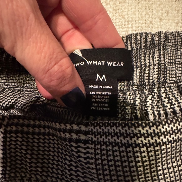 Who What Wear Stylish Gray Plaid cropped pants - Picture 7 of 8
